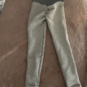 women’s small, scrunchy pants